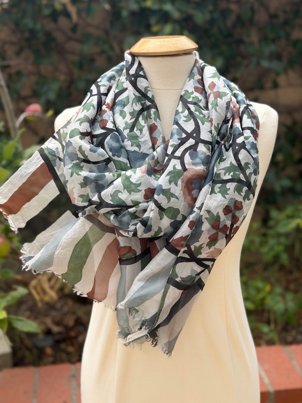 Floral Pattern Lightweight Women's Scarf - Multicolor